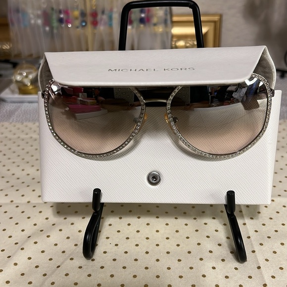 MICHAEL KORS Fashion Sunglasses with case - Picture 2 of 7